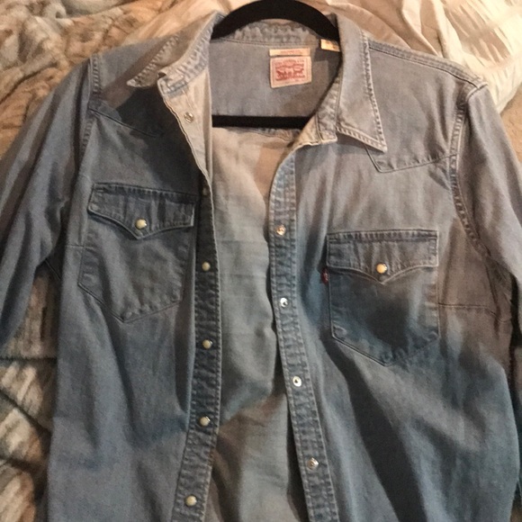 Women’s Levi’s Jean shirt - Picture 1 of 4